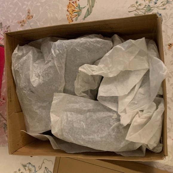 ASOS DESIGN Wide Fit Expect high heeled chunky chelsea boots in black - Picture 7 of 16